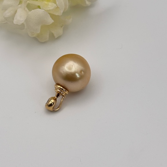 Elegant Gold South Sea Diamond Pearl Pendant 14k